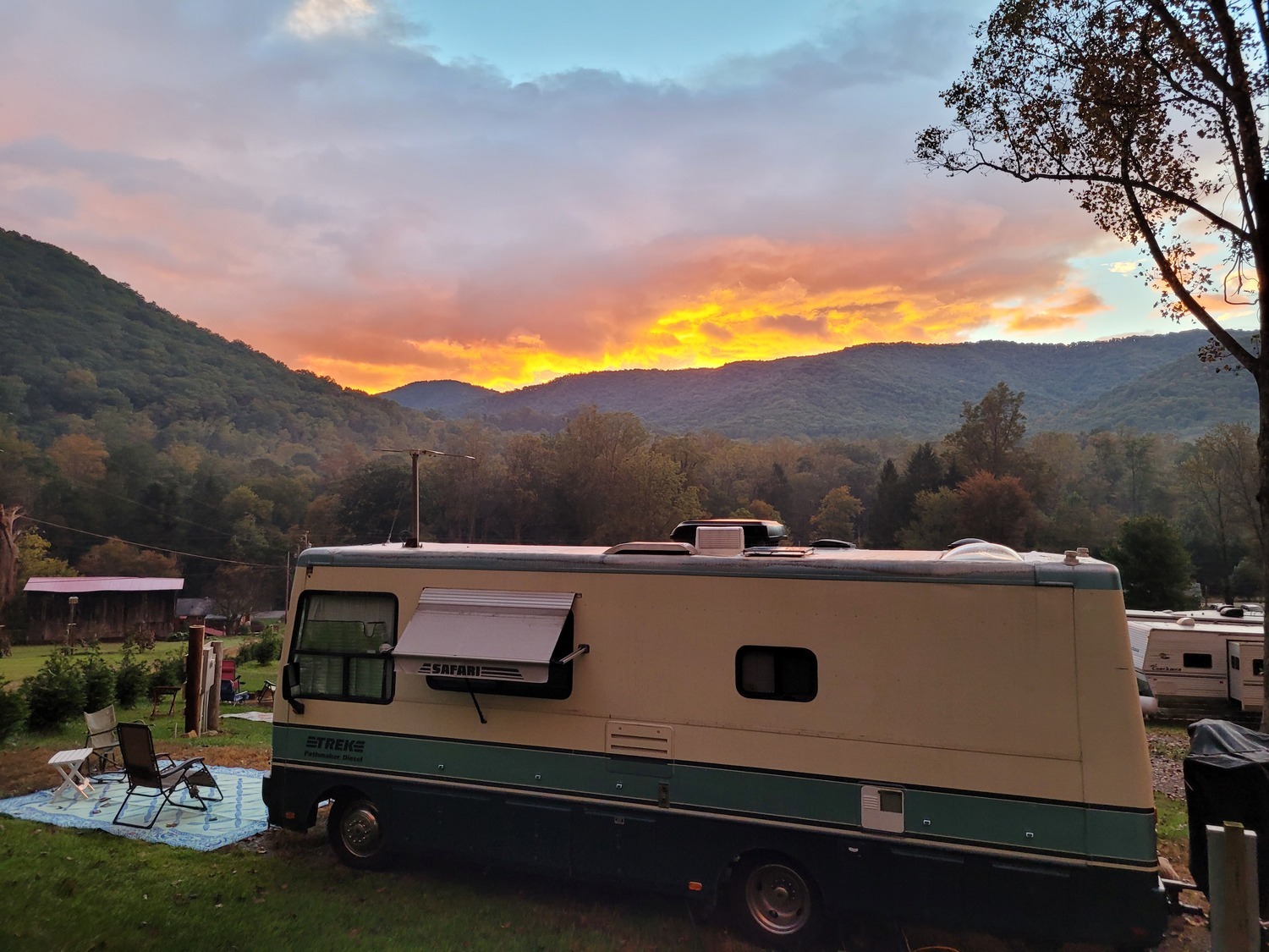 Golden sunrise behind the mountains